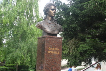 У Луцьку відкрили перший в Україні пам’ятник Олені Пчілці