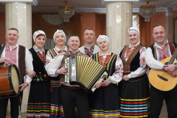 8 березня у Палаці культури міста Луцька свою програму представить народний аматорський фольклорний гурт «Чачка» 