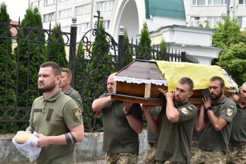 Лучани провели в останню дорогу захисника України Сергія Давидчука