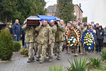 Луцька громада провела в останню путь Героя Володимира Олійника