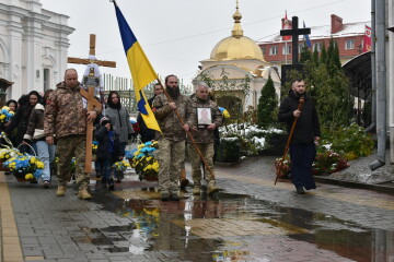 Луцька громада провела в останню дорогу захисника України Руслана Шмигу