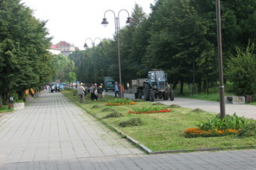 Генеральне прибирання центрального парку культури та відпочинку імені Лесі Українки