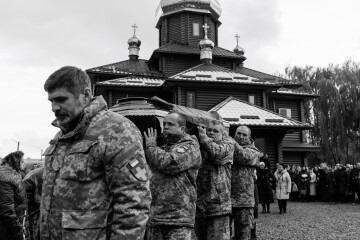 Лучани попрощались із ще одним загиблим Героєм - військовослужбовцем Сергієм Собчуком