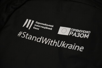  Діти із числа соціально вразливих категорій отримали “тривожні наплічники” від Європейського інвестиційного банку  