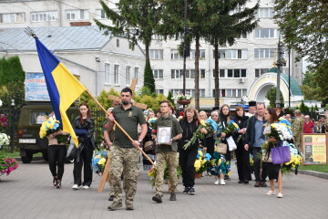 Луцьк попрощався із загиблим Героєм Олегом Даньком