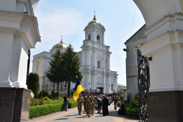 Лучани провели в останню дорогу загиблого Героя Олександра Ульяницького