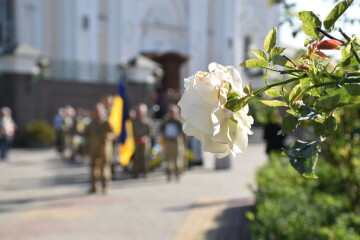 Луцьк у скорботі: відбулось прощання з Героєм Юрієм Петровським