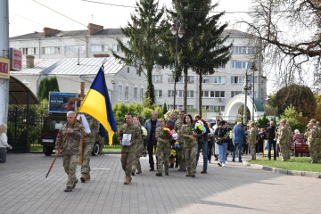 У Луцьку провели в останню дорогу захисника України Анатолія Мосорука 