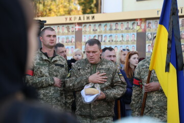 Луцька громада у жалобі. В останню дорогу провели Героя Артура Задоянного