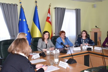  У Луцьку ділилися досвідом допомоги жінкам, які постраждали від домашнього насильства 