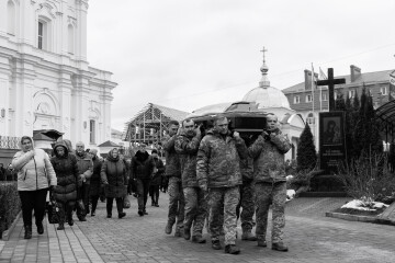 У Луцькій громаді попрощалися із захисником України Юрієм Царуком