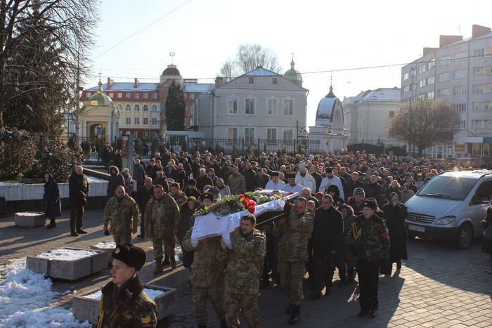 Лучани провели в останню путь військовослужбовця Валерія Марцинюка