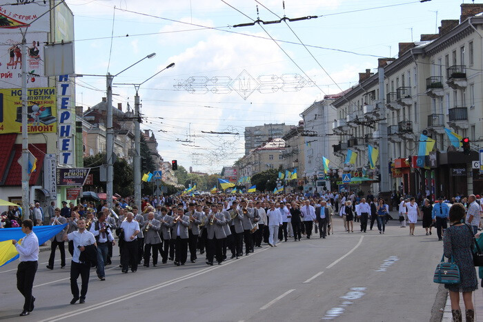 Лучани пройшли містом святковою ходою