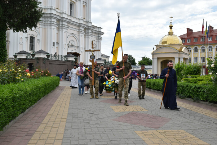 Лучани провели в останню дорогу загиблого Героя Дмитра Гончарука