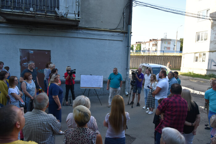 Міський голова Ігор Поліщук зустрівся з мешканцями будинків на проспекті Перемоги, 18, 20, 22 та 26