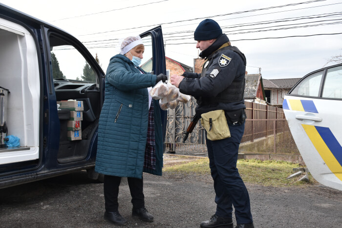 Луцька міська рада забезпечує харчування осіб, які несуть службу на КПП