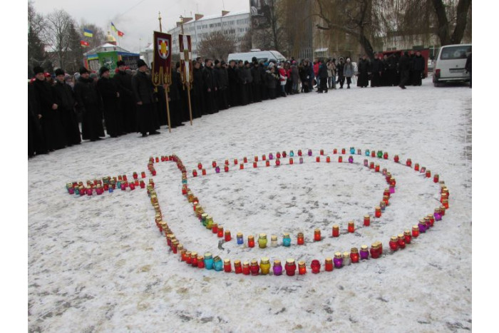 У Луцьку відбулася Свічкова хода