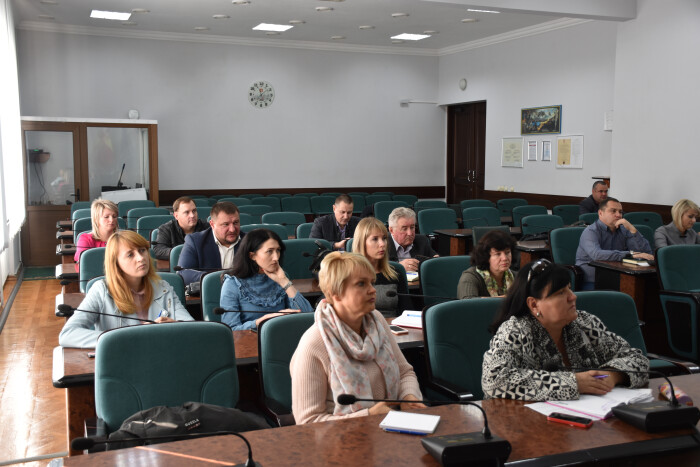 У Луцькій міській раді обговорили питання перевезення пільгових категорій населення з прилеглих сіл у громадському транспорті міста