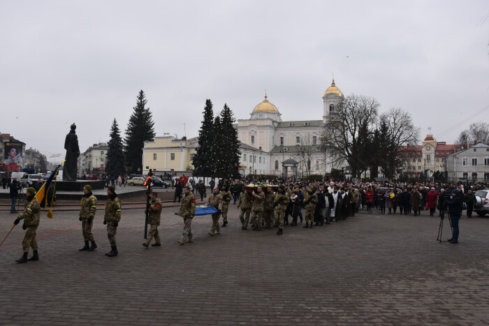 У Луцьку відбулась церемонія прощання із загиблим бійцем Миколою Сорочуком