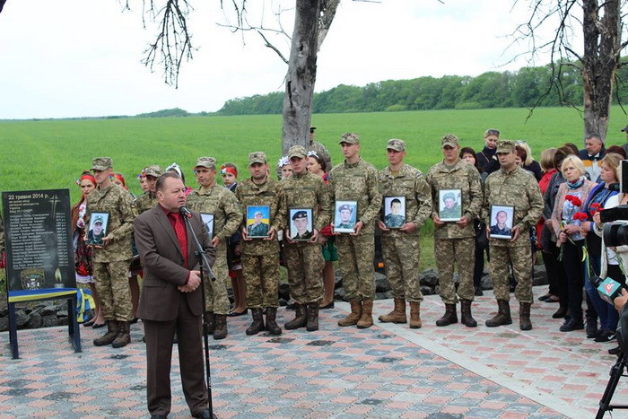 Делегація з Волині побувала на Донеччині, аби вшанувати пам'ять загиблих військовослужбовців під Волновахою