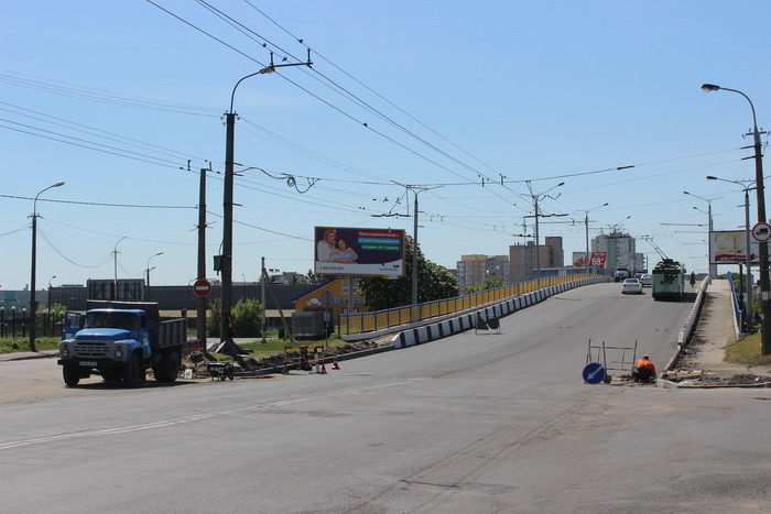 Тривають ремонтні роботи шляхопроводу на вулиці Рівненській