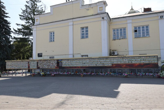 Запрошуємо громадськість до обговорення питання розширення та перенесення фотостенда «Герої Небесної Сотні – Загинули за Єдність України»