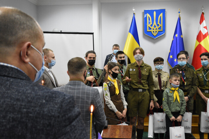  "Символ миру, благополуччя та гармонії в душі" сьогодні запалав у міській раді