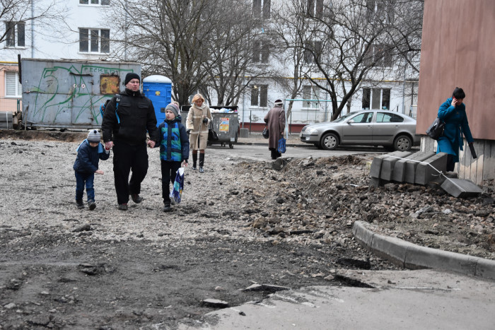 Цьогоріч капітально відремонтують прибудинкову територію на проспекті Соборності 42, 42а