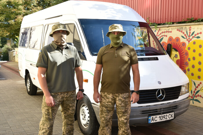 Луцька громада передала Збройним силам черговий автомобіль