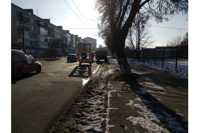 На вулично-дорожній мережі міста тривають роботи з аварійного ямкового ремонту з використанням холодної бітумно-мінеральної суміші