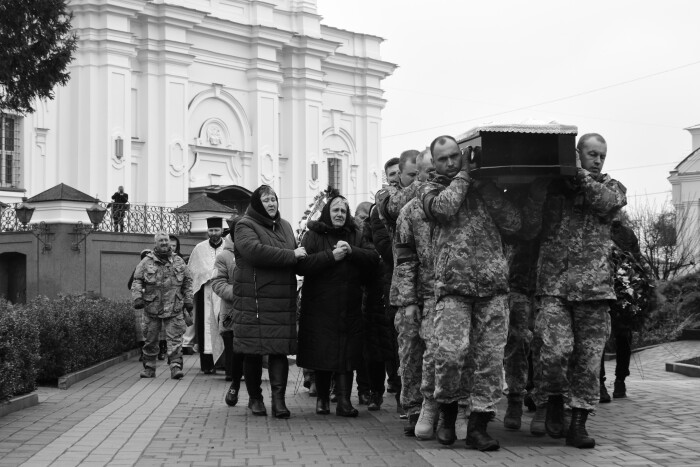 Лучани провели у останню дорогу загиблого у війні з росією військовослужбовця Сергія Пянтковського