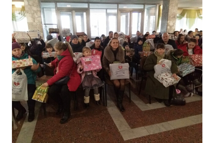 Діти із родин, що перебувають у складних життєвих обставинах, отримали подарунки до свят