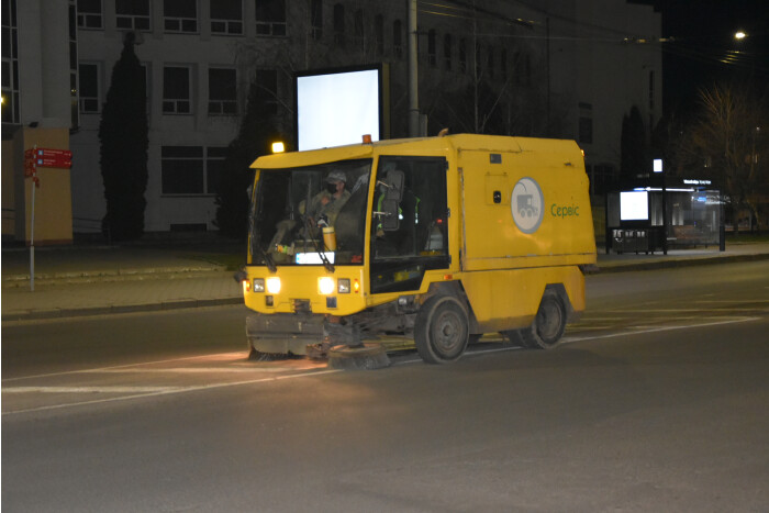 До Великодня з вулиць міста приберуть залишки протиожеледних сумішей