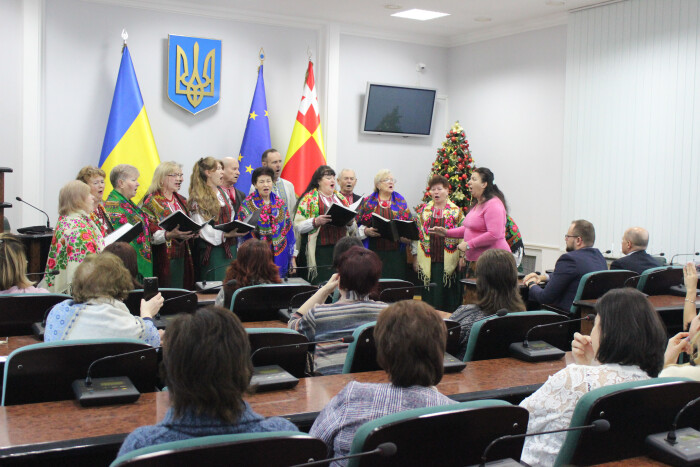 До Луцької міської ради із колядою завітали «Дзвони Холмщини»