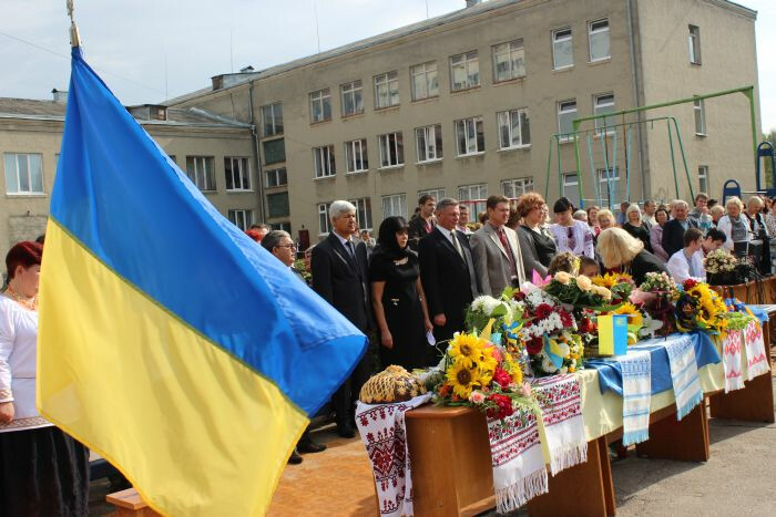 Урочиста лінійка з нагоди Дня знань у НВК № 9 