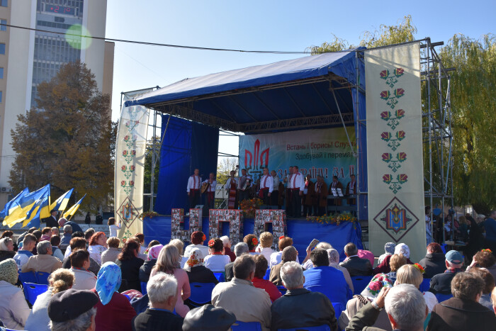 На Театральному майдані лунали повстанські пісні