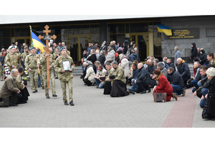 Лучани попрощались із загиблим військовослужбовцем