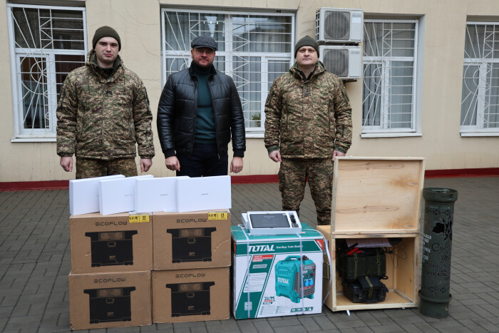 Міський голова Ігор Поліщук передав чергову партію допомоги нашим військовим