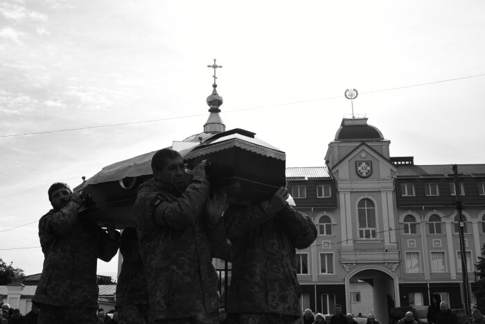 У Луцьку провели в останню дорогу наших захисників Олексія Масурова та Богдана Ніколайчука