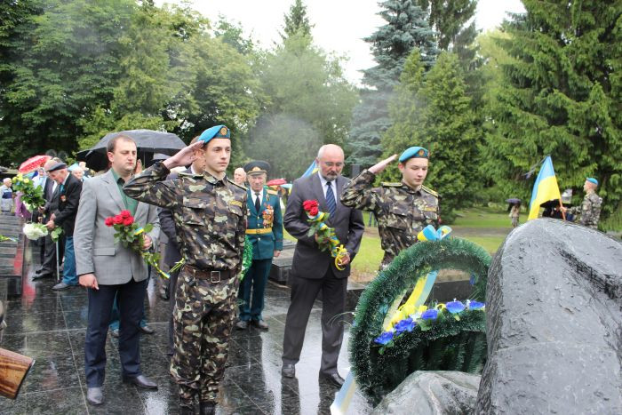 Квіти – в знак вічної пам’яті за полеглими під час Великої Вітчизняної війни