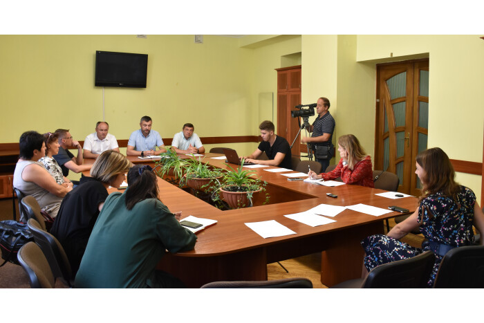 Під час пресконференції розповіли про причини звільнення тренера-викладача з плавання Володимира Самчука