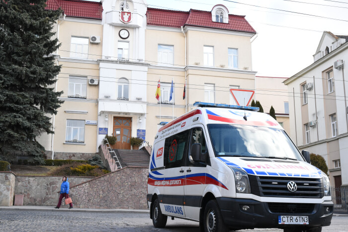 Луцьк отримав із Польщі новий автомобіль швидкої допомоги