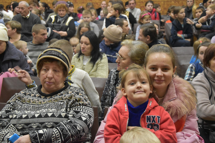 150 сімей, що опинилися у складних життєвих обставинах, отримали подарунки до свят