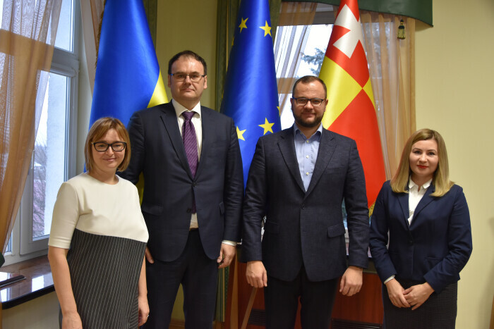 Lutsk City Mayor Ihor Polishchuk has met with  Consul General of the Republic of Poland in Lutsk Sławomir Misiak