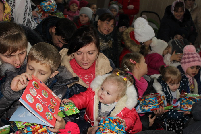 Маленькі мешканці села Брище отримали подарунки до Дня Святого Миколая