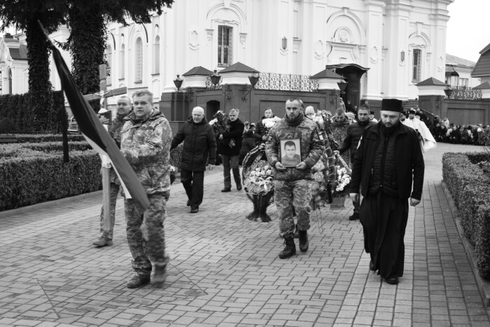 Знову біль і смуток:  у Луцькій громаді попрощалися із захисником України Миколою Чусом