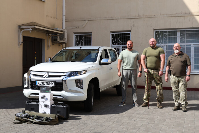 Допомога ЗСУ від Луцької громади: позашляховик, дрони та причеп для вивезення транспорту із зони бойових дій