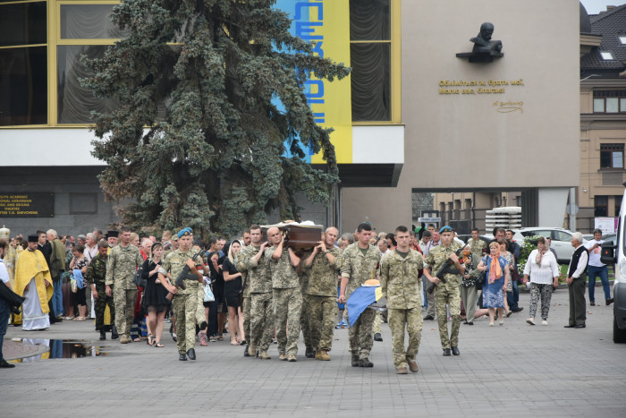 Лучани попрощалися з Георгієм Ольховським, який загинув від кулі снайпера на Донеччині