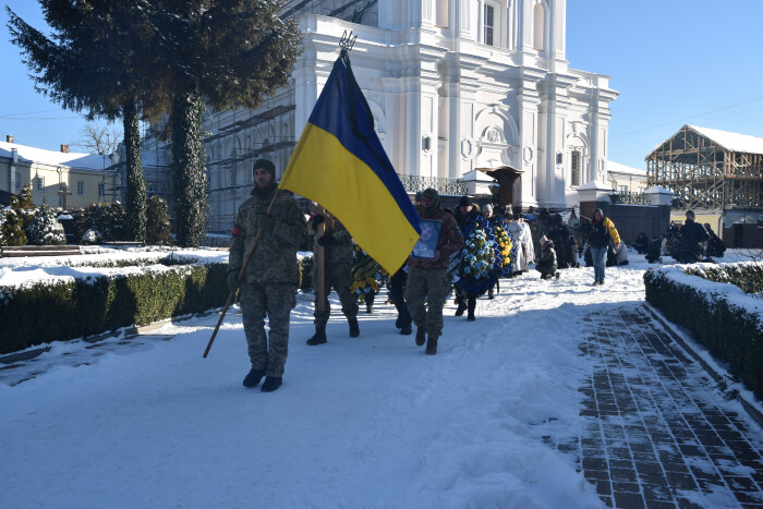 Загинув на Донеччині: Луцька громада попрощалася із захисником України Віталієм Майсузенком 