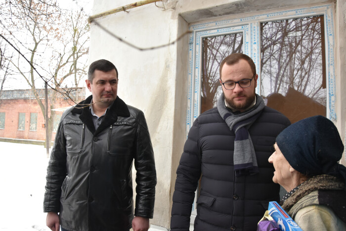 Пенсіонерці-ветерану Луцького підприємства електротранспорту замінили вікна на енергоефективні